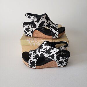 Very G Size 9 Justice Black and White Cow Print Wedge Heels NIB New In Box